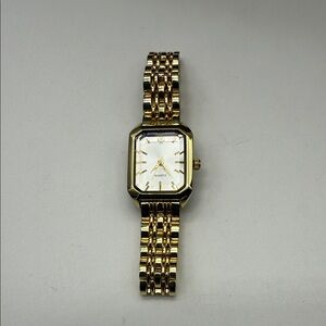 BESTKANG Elegant Gold Women's Watch.